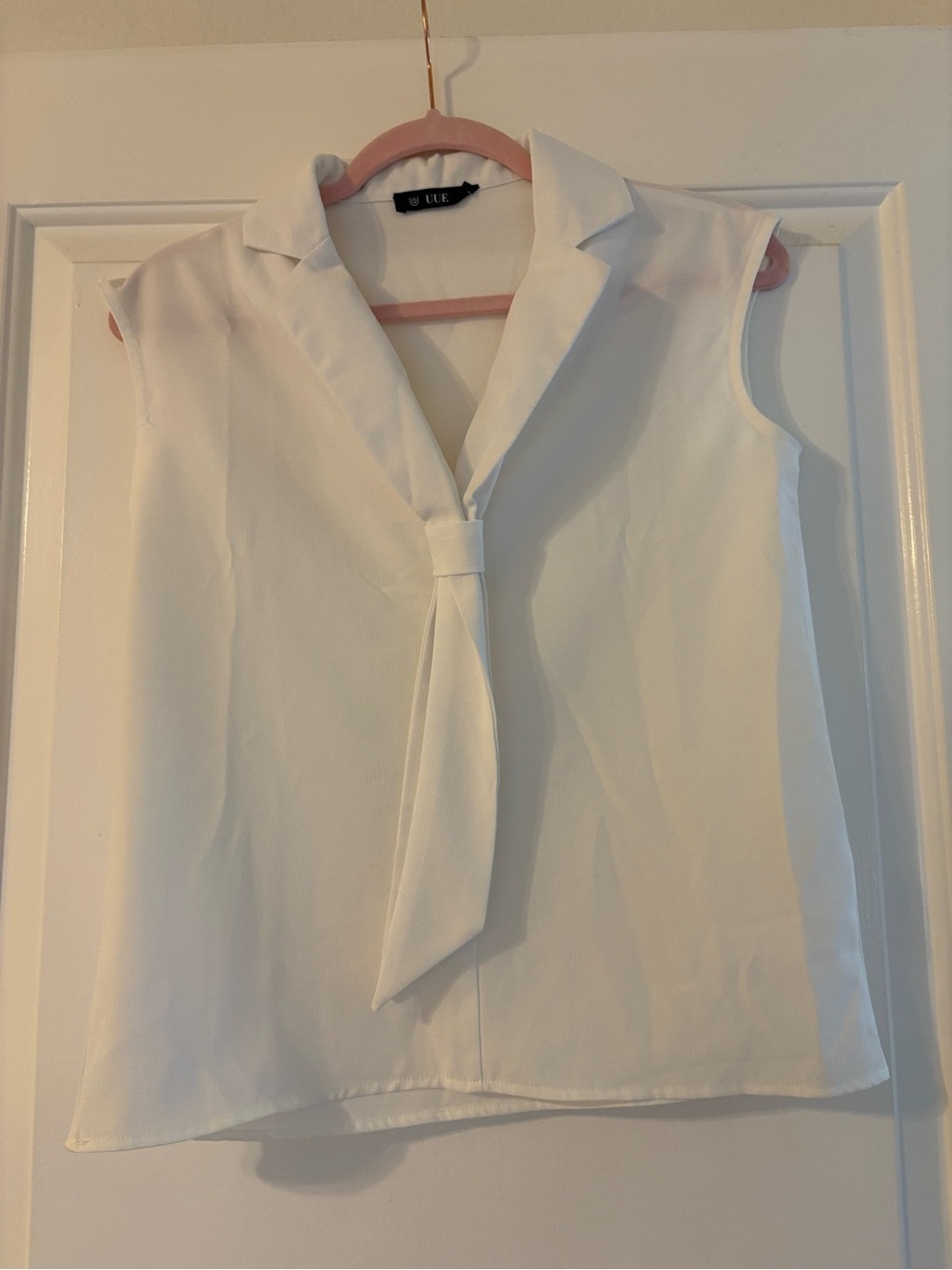 SHEIN White V-Neck Sleeveless Top